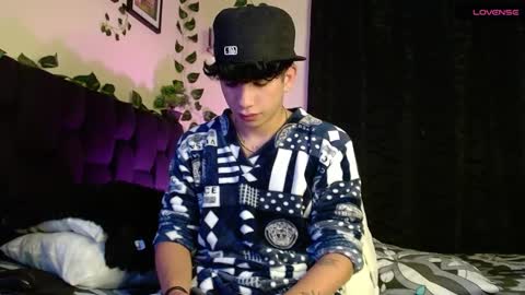 Lyle Bennett Freelance Model online show from February 17, 12:59 pm
