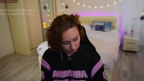 Snapshot of lylianrosse chatting on October 28, 7:01 am Lylian online show from October 28, 7:01 am