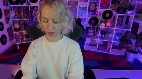 Snapshot of lylithskye chatting on December 10, 8:19 am Lylith Skye NO NUDE model online show from December 10, 8:19 am