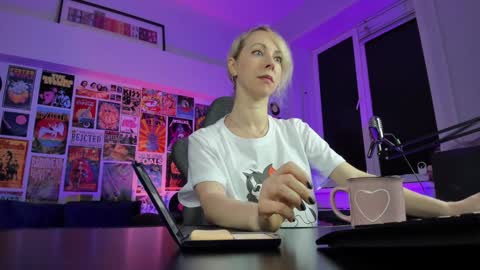 Snapshot of lylithskye chatting on January 9, 8:24 am Lylith Skye NO NUDE model online show from January 9, 8:24 am