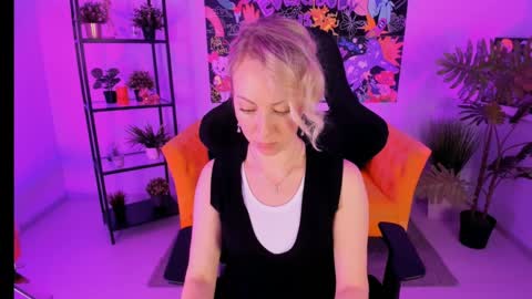 Snapshot of lylithskye chatting on January 22, 10:40 am Lylith Skye NO NUDE model online show from January 22, 10:40 am