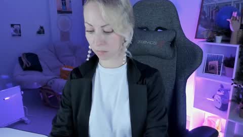 Snapshot of lylithskye chatting on February 6, 10:37 am Lylith Skye NO NUDE model online show from February 6, 10:37 am