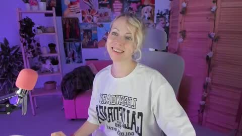 Snapshot of lylithskye chatting on February 23, 7:49 pm Lylith Skye NO NUDE model online show from February 23, 7:49 pm