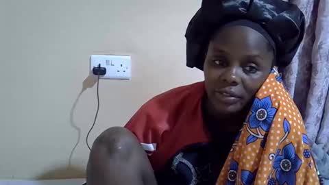 lyn_anna online show from October 31, 7:37 pm