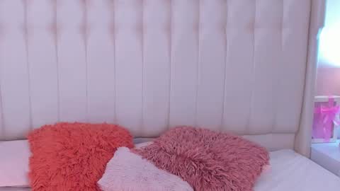 Snapshot of lyn_smith_ chatting on October 20, 11:32 am Lyn online show from October 20, 11:32 am