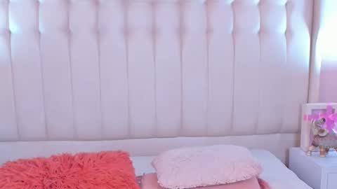 Lyn online show from December 16, 11:15 am