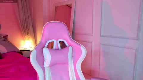 Lyna love online show from November 5, 8:42 pm