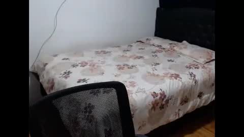 Snapshot of lynaskyyny chatting on March 13, 5:03 am lyna online show from March 13, 5:03 am