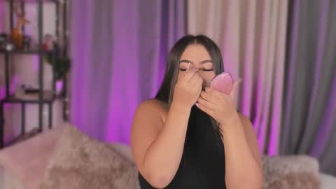 Snapshot of lynda_west chatting on November 29, 4:48 am Lynda online show from November 29, 4:48 am