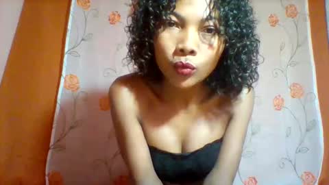 Snapshot of lyndah19 chatting on November 23, 10:59 am lyndah19 online show from November 23, 10:59 am