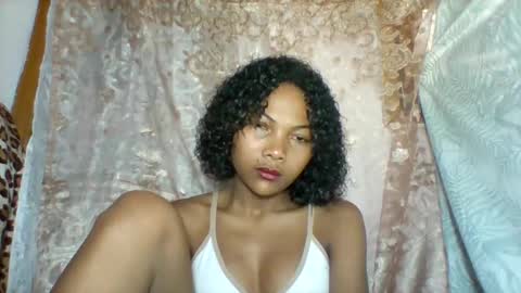 Snapshot of lyndah19 chatting on November 27, 11:23 am lyndah19 online show from November 27, 11:23 am