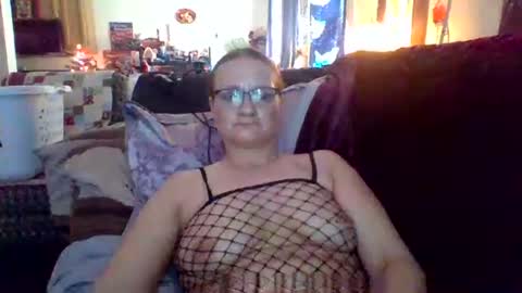 lynds87 online show from February 10, 8:35 pm