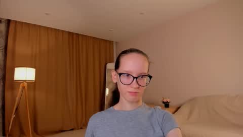 Sara online show from October 28, 4:42 pm