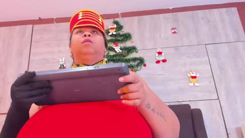 Snapshot of lynn_and_esteban chatting on December 28, 9:19 pm Lynn jonnes online show from December 28, 9:19 pm