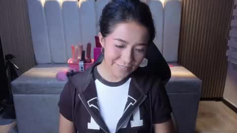 lynn_turner_ online show from July 23, 1:09 pm