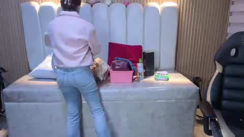 lynn_turner_ online show from August 3, 12:54 pm