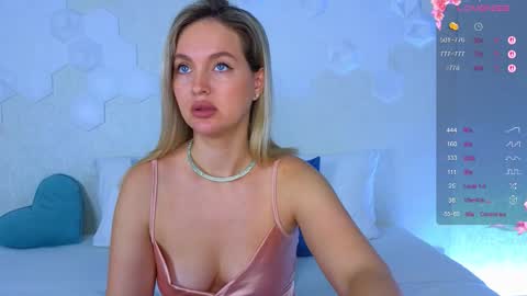 Snapshot of lynna_sparks chatting on October 23, 2:44 am Lana online show from October 23, 2:44 am