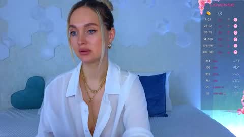 Snapshot of lynna_sparks chatting on November 19, 2:44 am Lana online show from November 19, 2:44 am