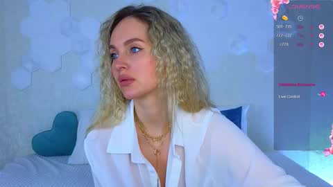 Snapshot of lynna_sparks chatting on November 20, 2:56 am Lana online show from November 20, 2:56 am