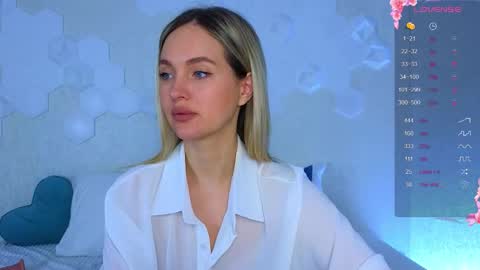 Snapshot of lynna_sparks chatting on November 25, 3:06 am Lana online show from November 25, 3:06 am