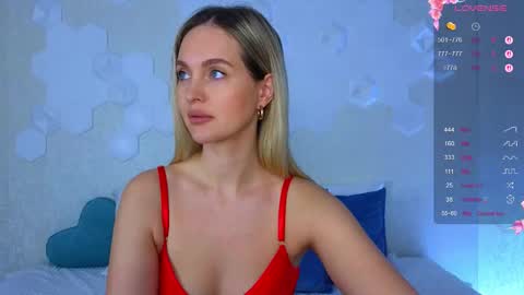 Snapshot of lynna_sparks chatting on December 4, 4:00 am Lana online show from December 4, 4:00 am