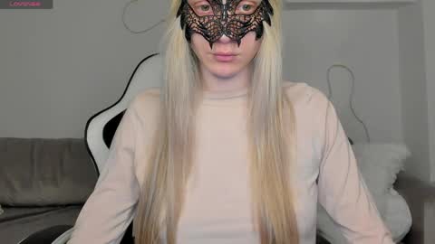 Snapshot of lynnadream_ chatting on June 1, 2:02 am lynnadream_ online show from June 1, 2:02 am