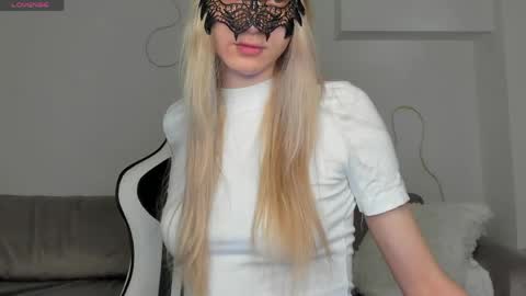 Snapshot of lynnadream_ chatting on June 6, 2:49 am lynnadream_ online show from June 6, 2:49 am