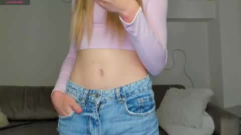 Snapshot of lynnadream_ chatting on June 9, 2:45 am lynnadream_ online show from June 9, 2:45 am