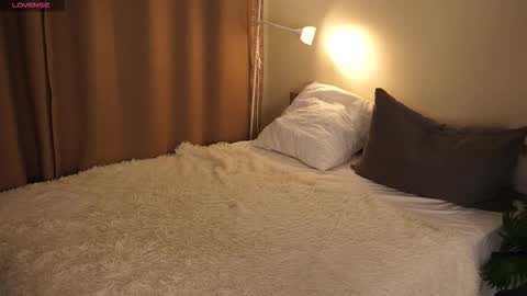 Snapshot of lynngroves chatting on February 25, 5:00 pm Lola online show from February 25, 5:00 pm