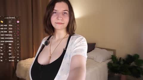 Snapshot of lynngroves chatting on March 13, 7:09 pm Lola online show from March 13, 7:09 pm