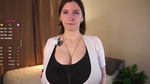 Snapshot of lynngroves chatting on March 25, 4:57 pm Lola online show from March 25, 4:57 pm