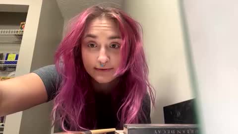 Snapshot of lynnkitten69000 chatting on December 18, 1:33 am Lynn online show from December 18, 1:33 am