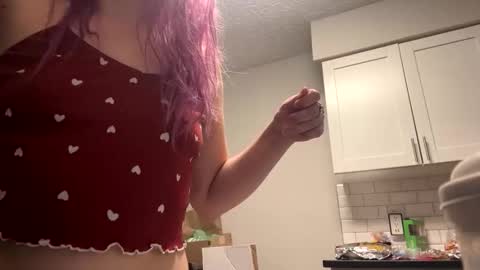 Snapshot of lynnkitten69000 chatting on December 18, 2:12 pm Lynn online show from December 18, 2:12 pm