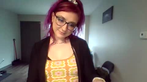 Lynn  online show from March 11, 4:24 pm