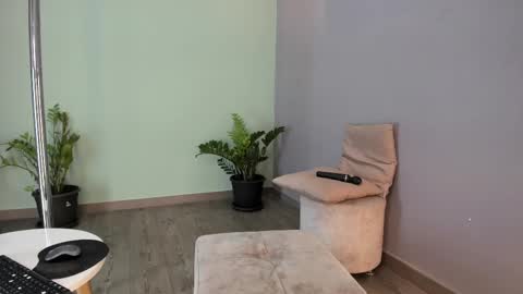 Snapshot of lynnsam_ chatting on February 8, 1:11 am lynnsam_ online show from February 8, 1:11 am