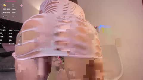 lynnsam_ online show from May 5, 1:35 am