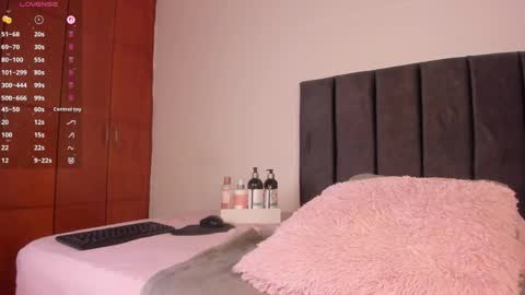 lynnsam_ online show from May 16, 2:30 am