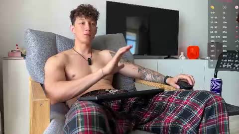 Snapshot of lyon_power_ chatting on June 14, 7:54 am Dani online show from June 14, 7:54 am