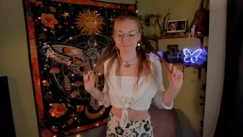 Snapshot of lyra_thenymph chatting on October 10, 1:04 am Lyra online show from October 10, 1:04 am