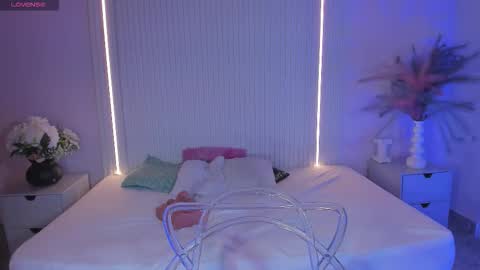 lyrafrost5 online show from March 12, 5:24 am