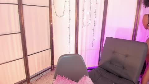 lyrafrost5 online show from March 31, 11:49 pm