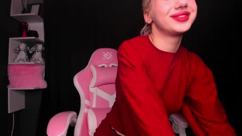 Snapshot of lyrav1el chatting on May 29, 4:27 pm Lyra 3 online show from May 29, 4:27 pm