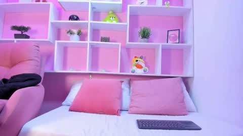 Snapshot of lysacollins20_ chatting on March 14, 12:10 pm Lysa online show from March 14, 12:10 pm