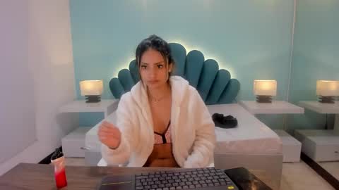 lysayrise online show from December 15, 1:22 pm