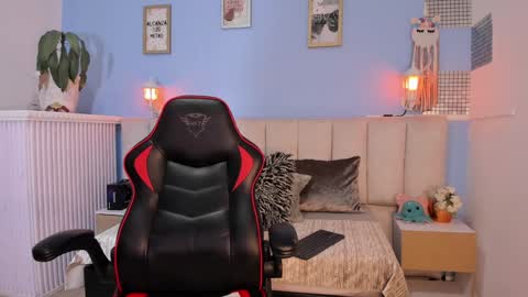 Lizzy smith  online show from January 27, 11:11 pm