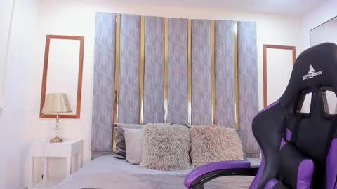 Lizzy smith  online show from March 11, 1:59 am