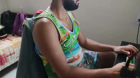 m0ren01995 online show from May 23, 5:39 pm