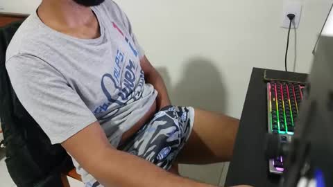 m0ren01995 online show from May 26, 1:45 am