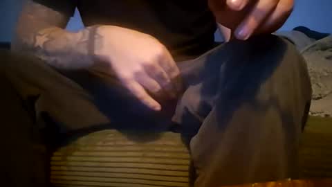 Snapshot of m1guele chatting on April 4, 12:42 am Fucklover online show from April 4, 12:42 am