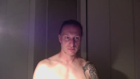 Snapshot of m4rduk81 chatting on August 5, 3:31 am m4rduk online show from August 5, 3:31 am